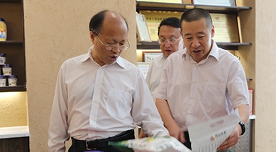 內蒙古自治區(qū)政協(xié)黨組書記、主席李秀領考察、調研我公司