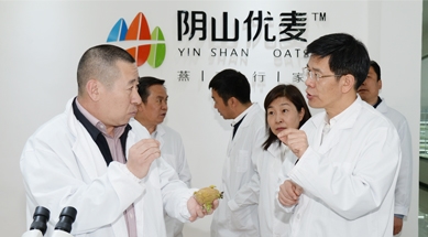 內蒙古自治區(qū)政府副主席黃志強考察、調研我公司